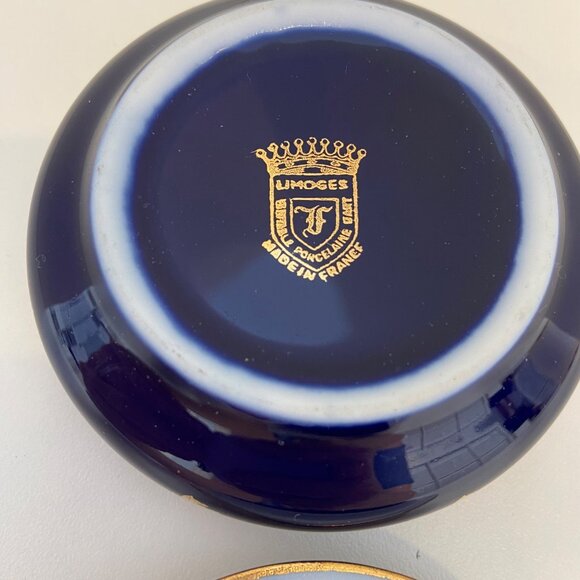 Vintage Limoges Round Porcelain Jewelry Box With Romantic Scene & Gold Detailing - Picture 11 of 16